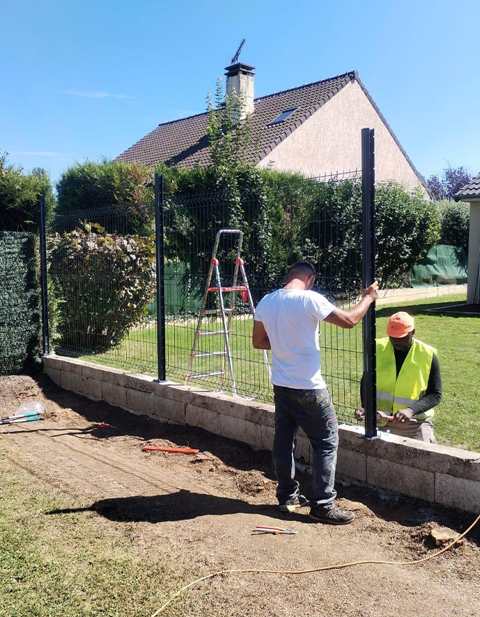 Installation de Clôtures Résistantes et Esthétiques à Champigny-sur-Marne (94500) - Sécurisez Vos Espaces Verts dans le Val-de-Marne (94)